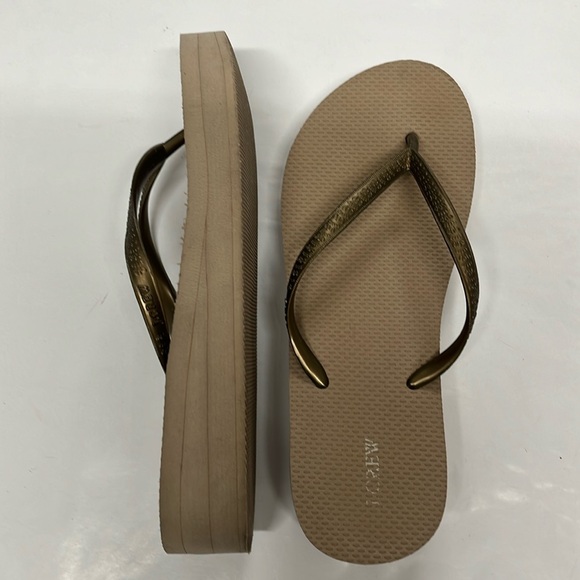 J Crew Skinny Wedge Flip Flop Gold - Picture 4 of 6
